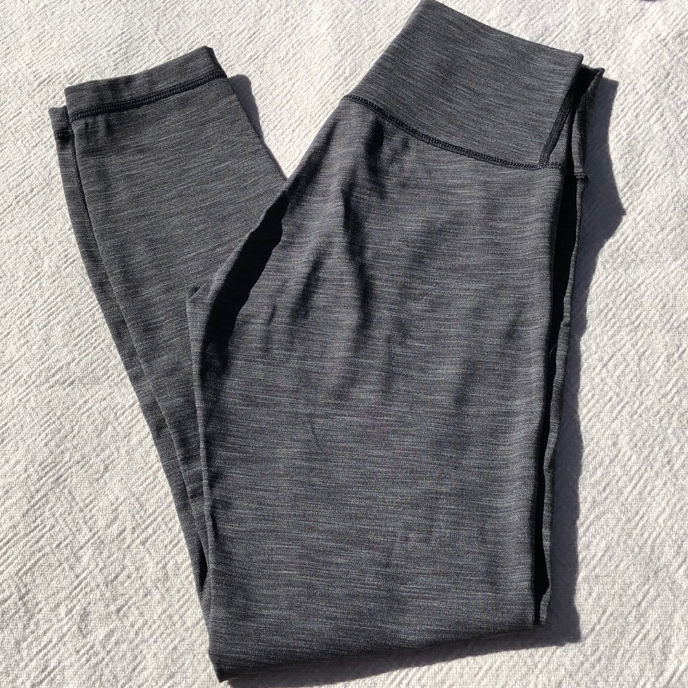 Lululemon Wunder Under sz 4